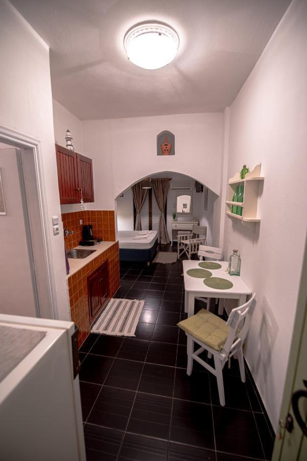 Stella Studios Poros Town Esterno foto