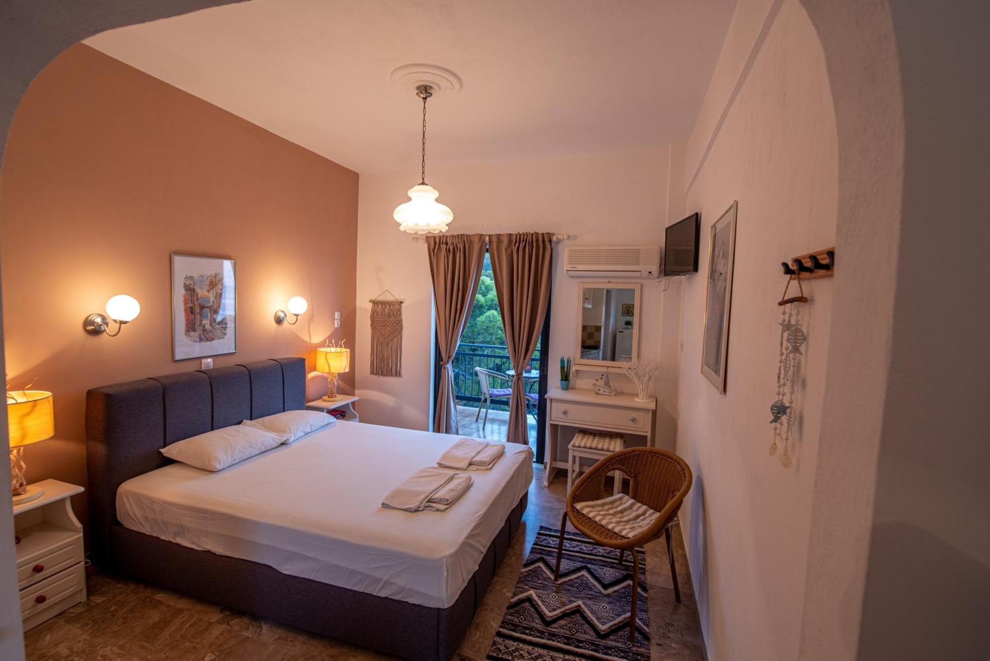 Stella Studios Poros Town Esterno foto