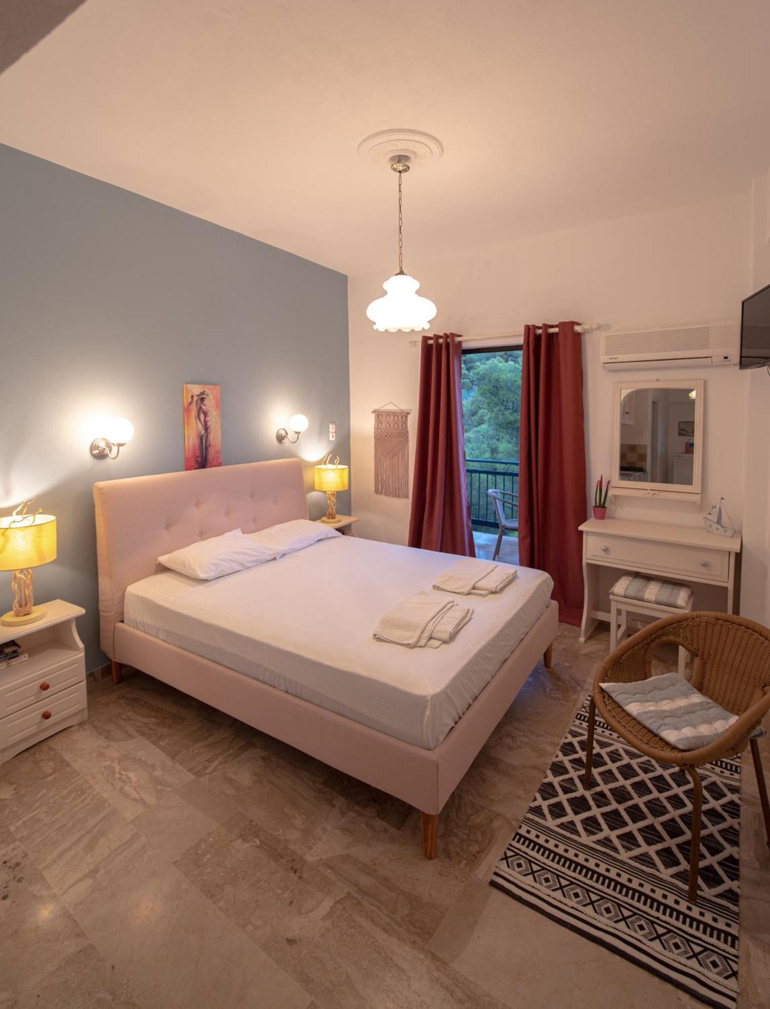 Stella Studios Poros Town Esterno foto