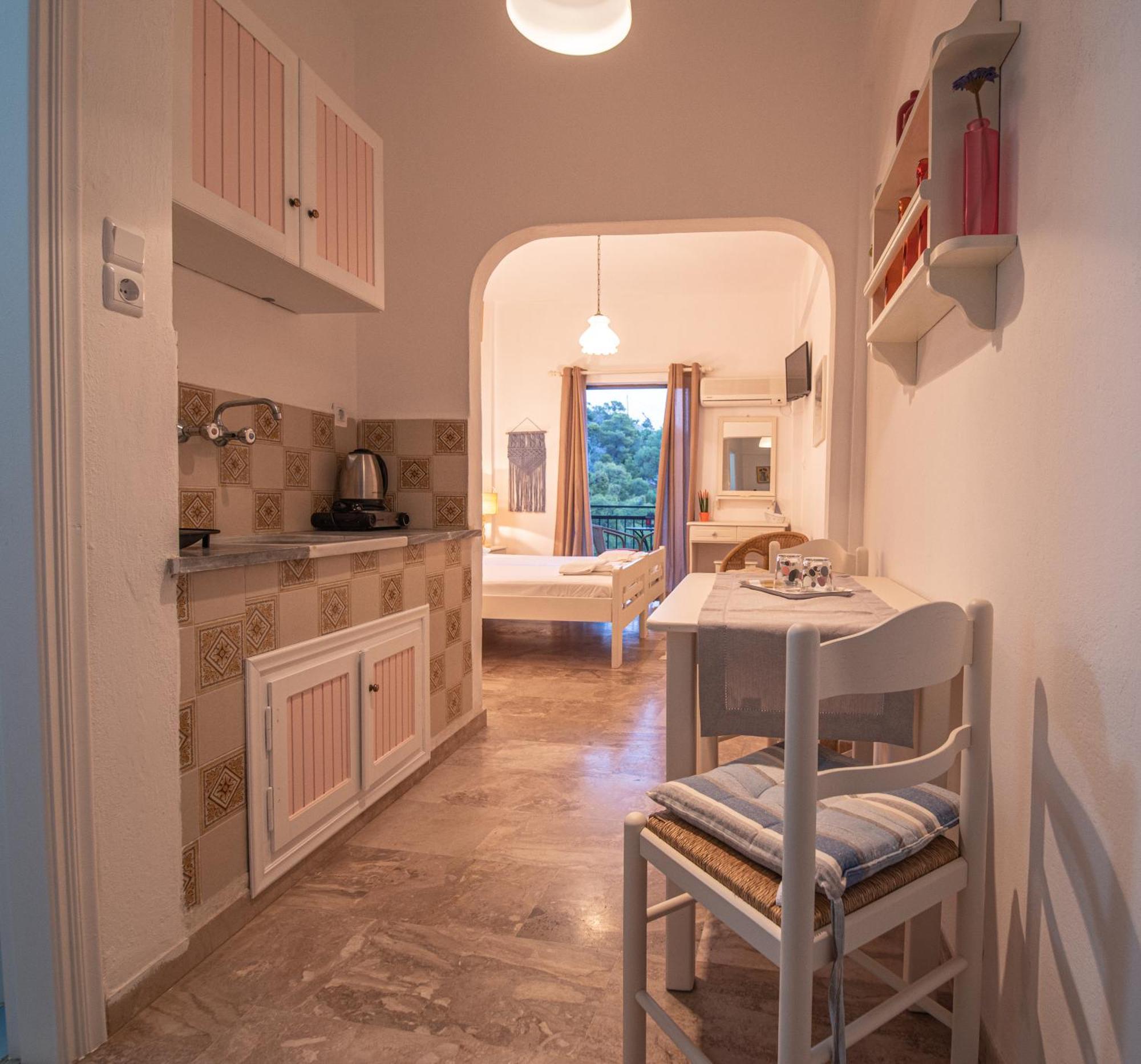 Stella Studios Poros Town Esterno foto
