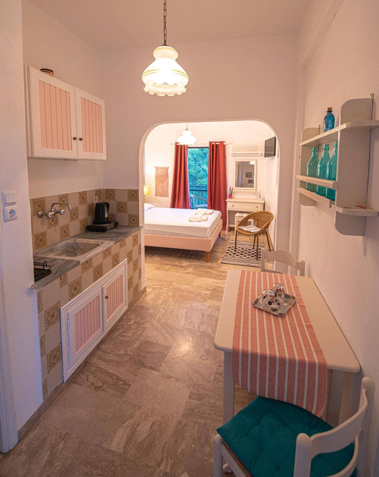 Stella Studios Poros Town Esterno foto